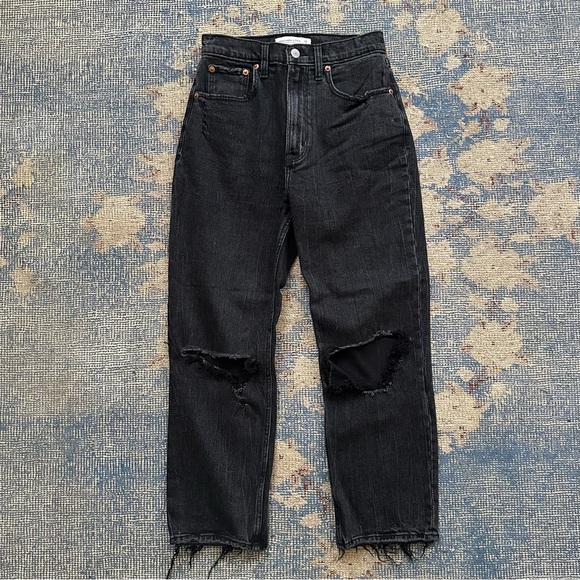 Abercrombie Ultra High Rise Ankle Straight Jeans in Ripped Black 26 Short - Picture 2 of 4